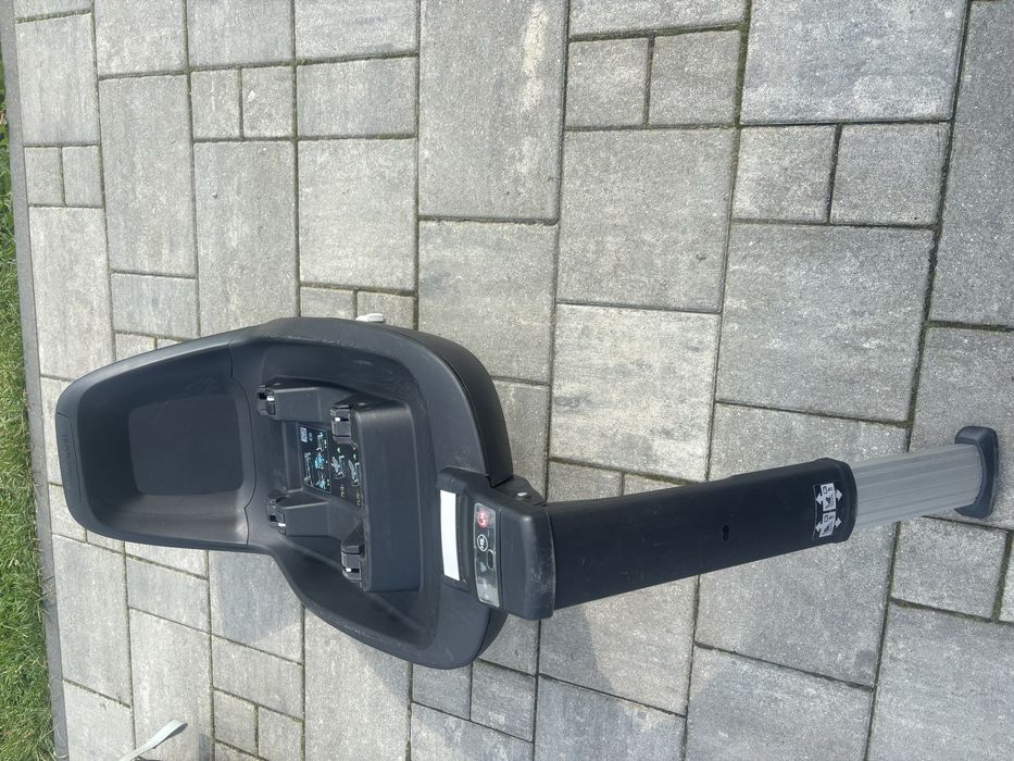 Maxi cosi pebble plus z bazą, czarny