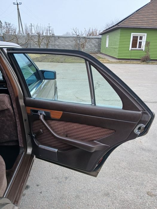 Мерседес W126 SE300 90рік