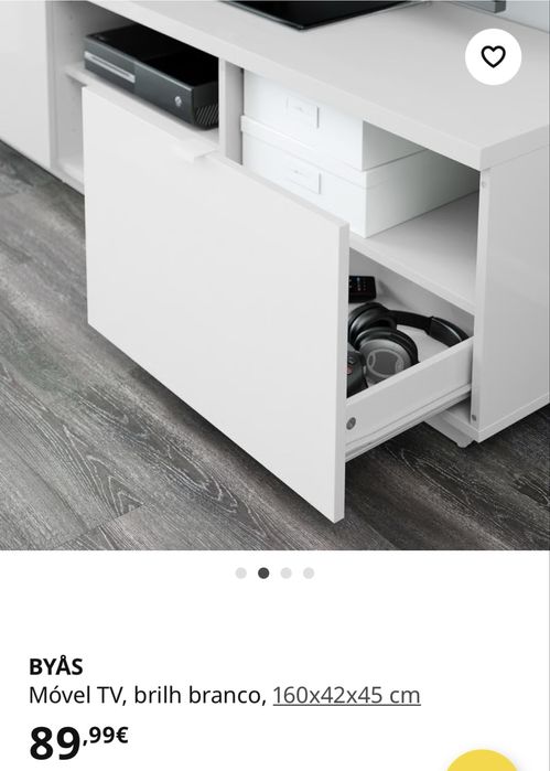 Móvel de Televisão Branco com Arrumação