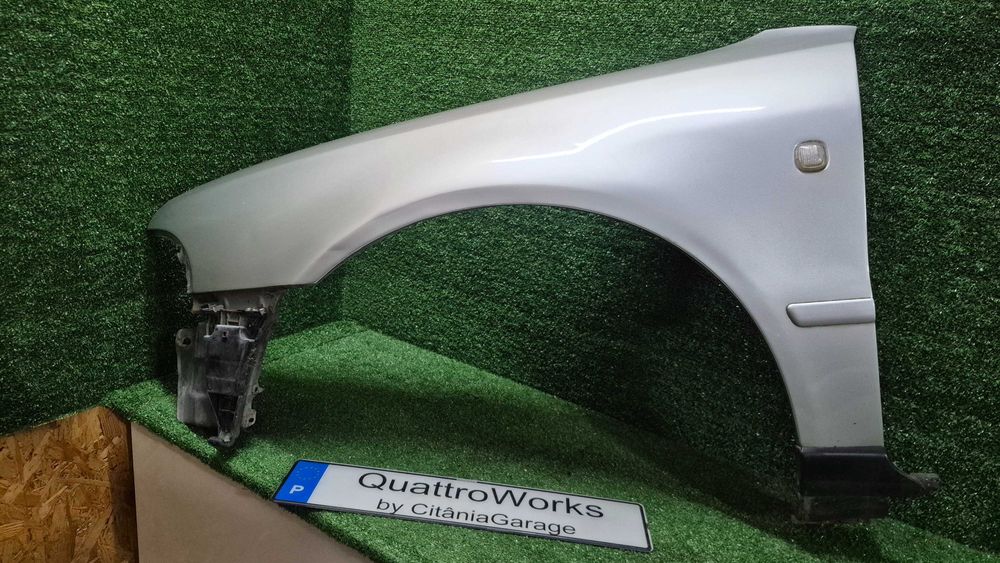 Guarda lamas esquerdo Audi A4 B5 8D pre facelift 1995 a 1999 cinzento original OEM