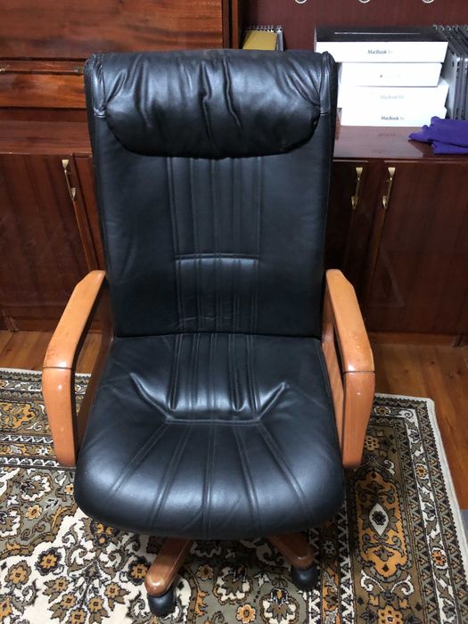 крісло керівника широке натуральна товста шкіра