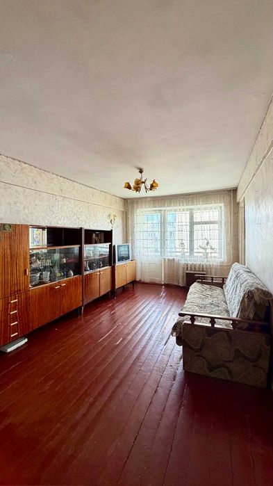 Продаж 3-кімнатної квартири на Виставці