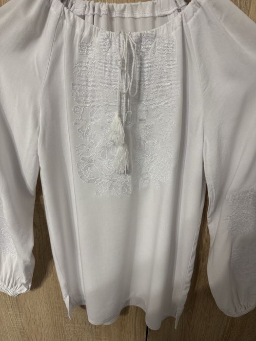 Продам вишиванку для дівчинки