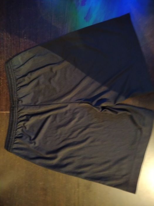 Czarne spodenki adidas