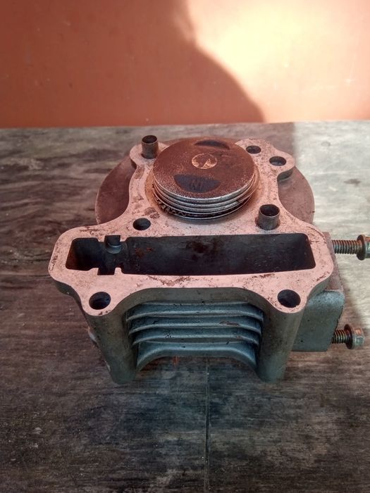 Цилиндр скутера с поршнем