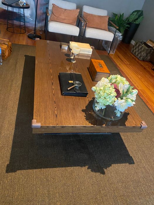 Mesa centro folheada pau preto