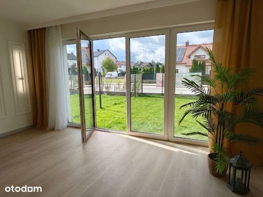 Nowy, dwupoziomowy apartament z ogródkiem