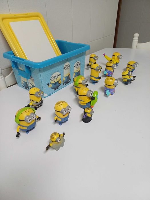 Caixa com Minions 14 unidades
