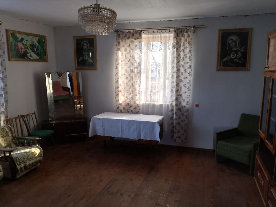 Продається будинок в селі.