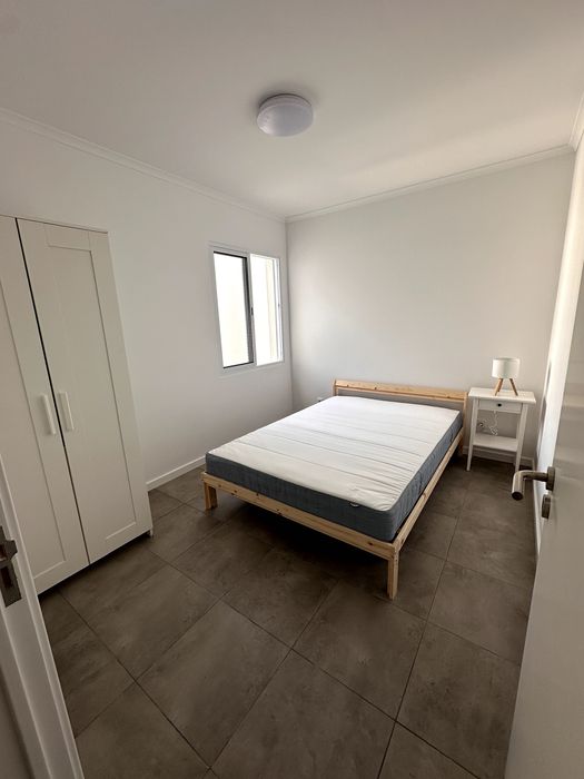 Aluga-se quarto em moradia T4 totalmente renovada — Ponta Delgada