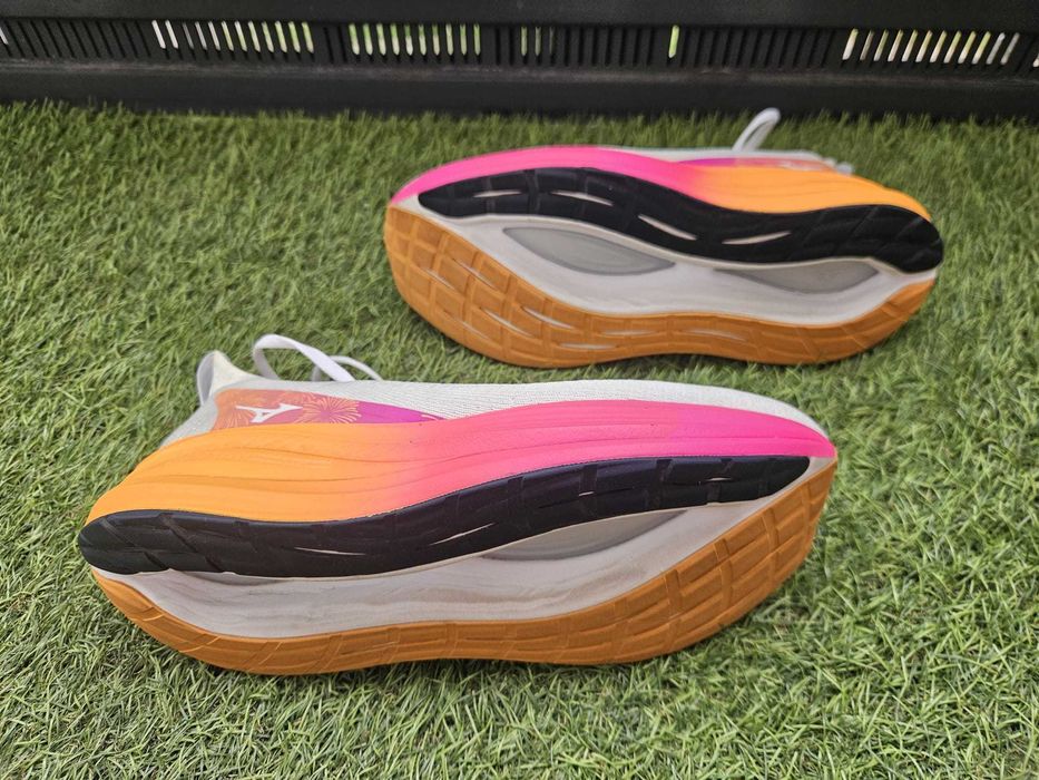 Buty Mizuno Neo Vista 2 (r. 42 - 27 cm) / USX