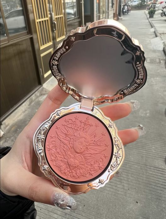 Румʼяна Flower Knows