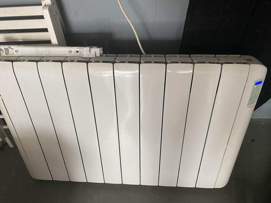 Aquecimento elétrico: Emissor térmico Equation 10 - 1250W
