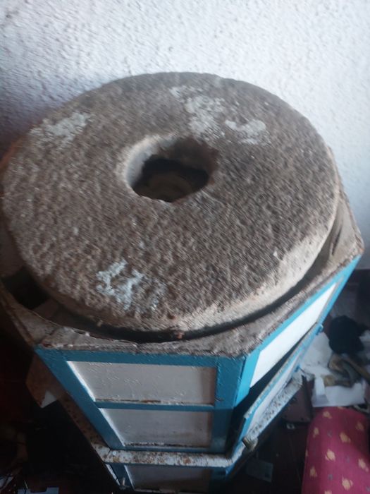 Moinho de café muito antigo