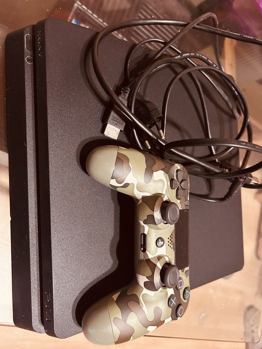 Sprzedam PlayStation 4 w dobrym stanie.