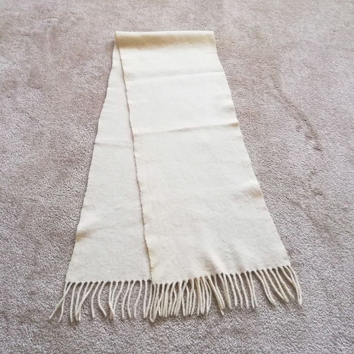 Cachecol branco sem marca