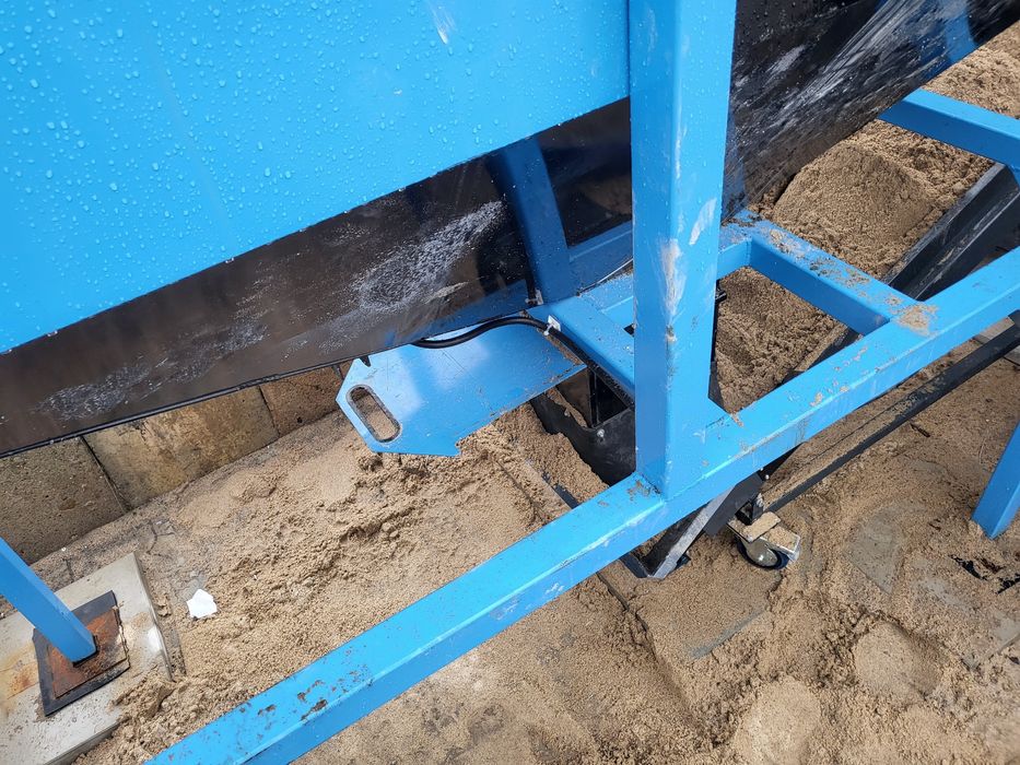 Zbiornik/silos z podajnikiem. Spawanie pod zamówienie