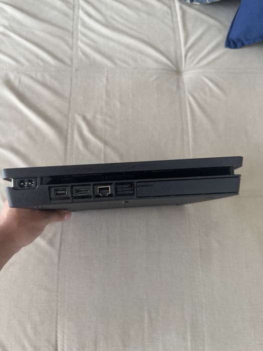 Ps4 500GB usada, mas sem sinais de uso