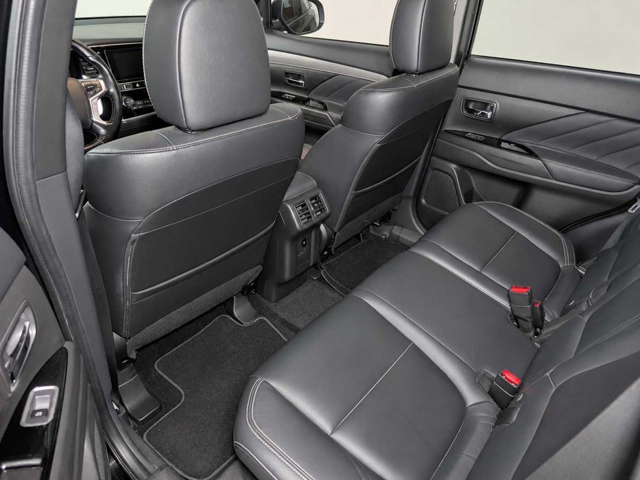 Mitsubishi Outlander PHEV 2.4 Instyle MY19 | Nacional | IVA Dedutível