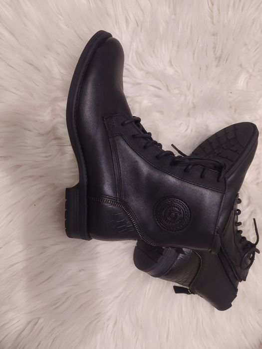 Черевики фірми Bugatti.