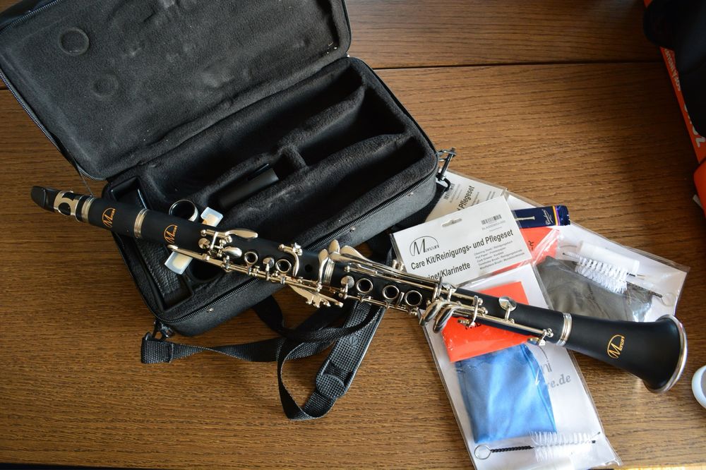 Clarinete Iniciação Monzani MZCL-133B (Sistema Boehm) + Extras – Excelente estado