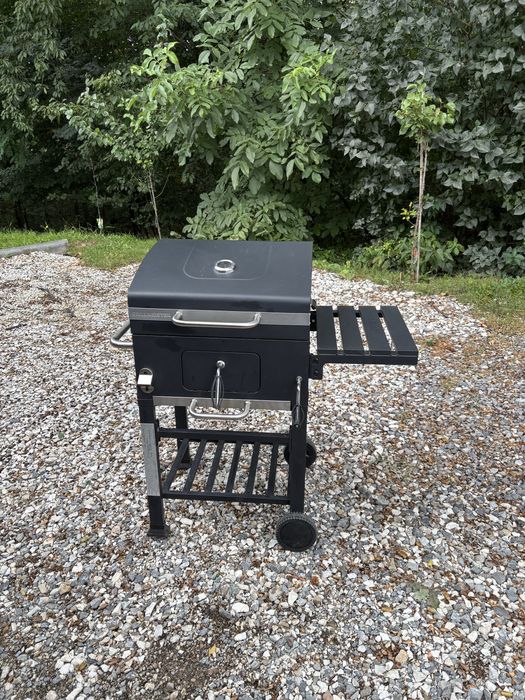 Grill węglowy prostokątny z kółkami jeden sezon użyty
