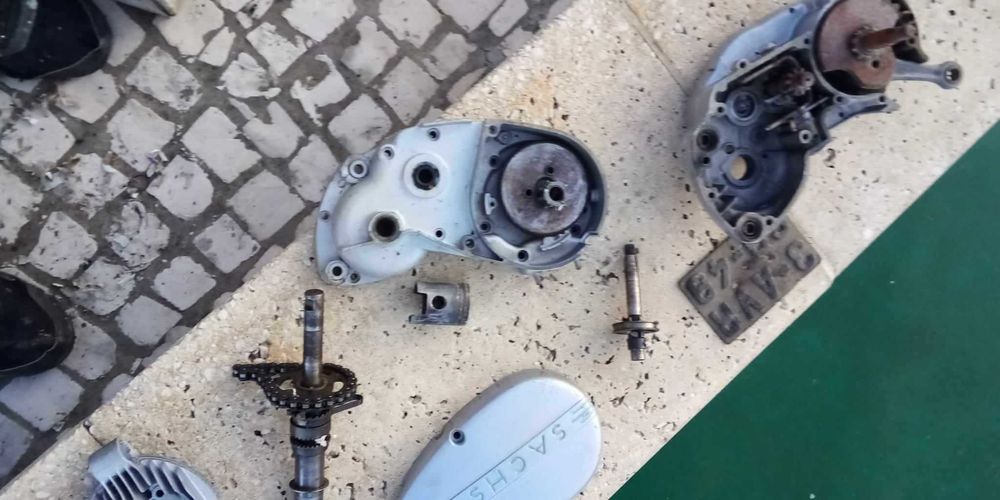 Motorizada Sachs Minor 1973 desmontada, pronta a montar, com livrete