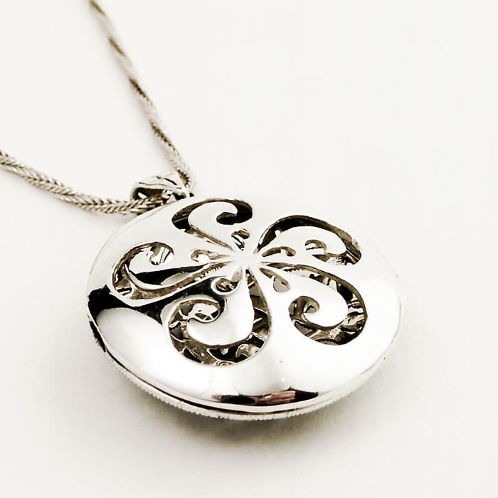 Srebrny wisiorek Staviori