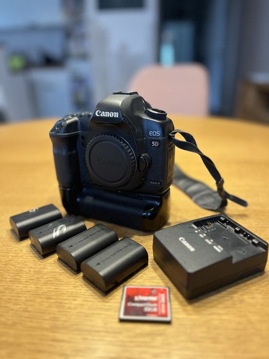 Canon 5D mark 2 + grip + 4 akumulatory + karta CF / legendarny model
