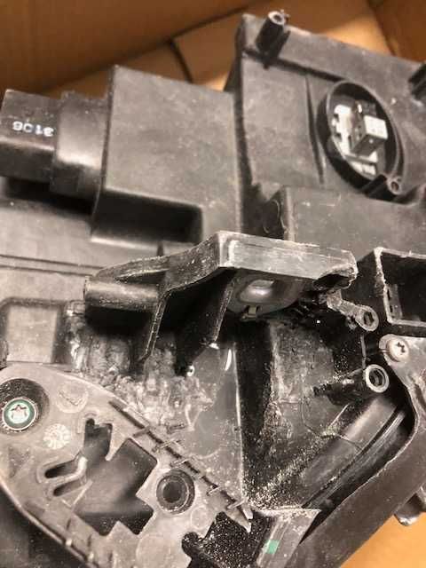 Otica Farol Esquerdo Mercedes GLA Led