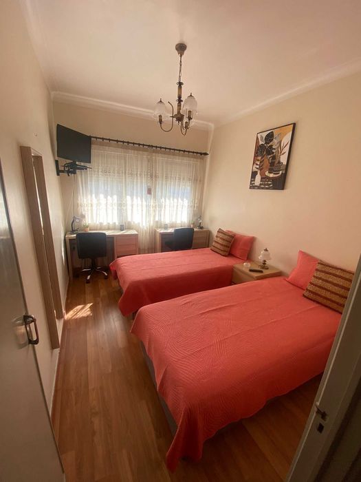 Alugo Quarto Duplo na Margem Sul, Corroios