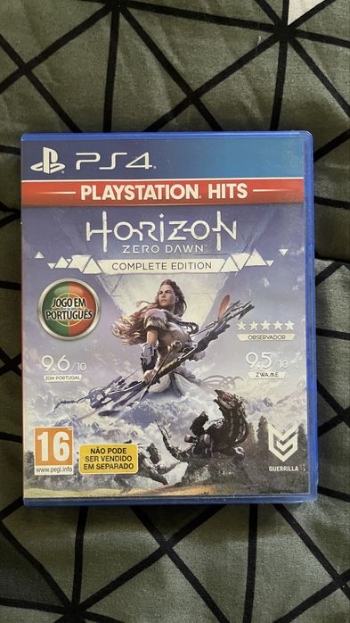 PlayStation 4 (modelo normal) usada com jogos e comando