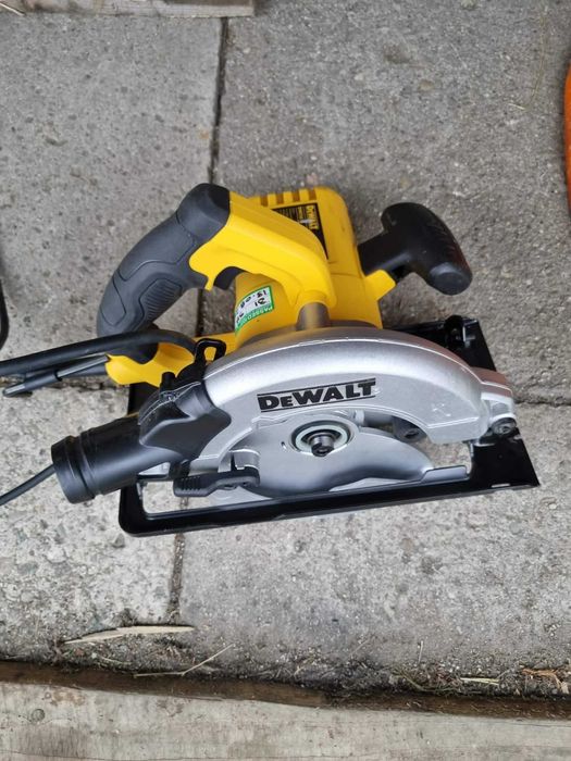 Pilarka tarczowa Dewalt DWE5615