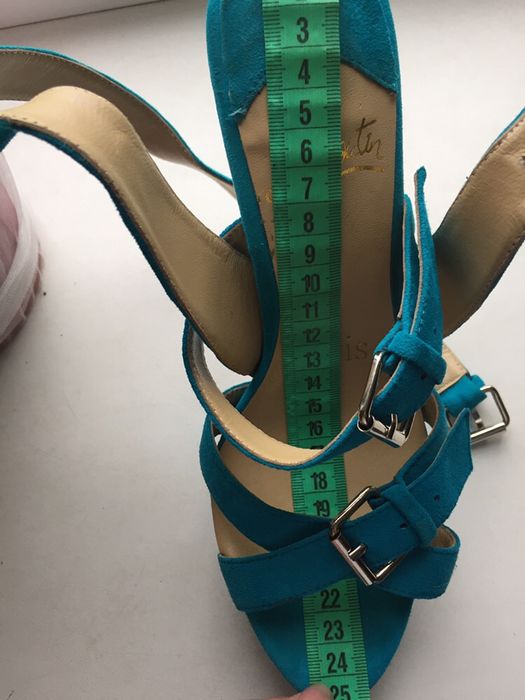 Замшевые босоножки 38 размер