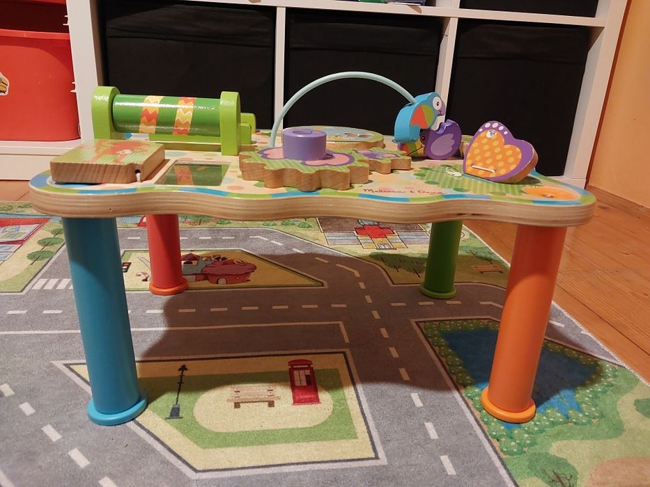 Drewniany stoliczek edukacyjny Melissa&Doug