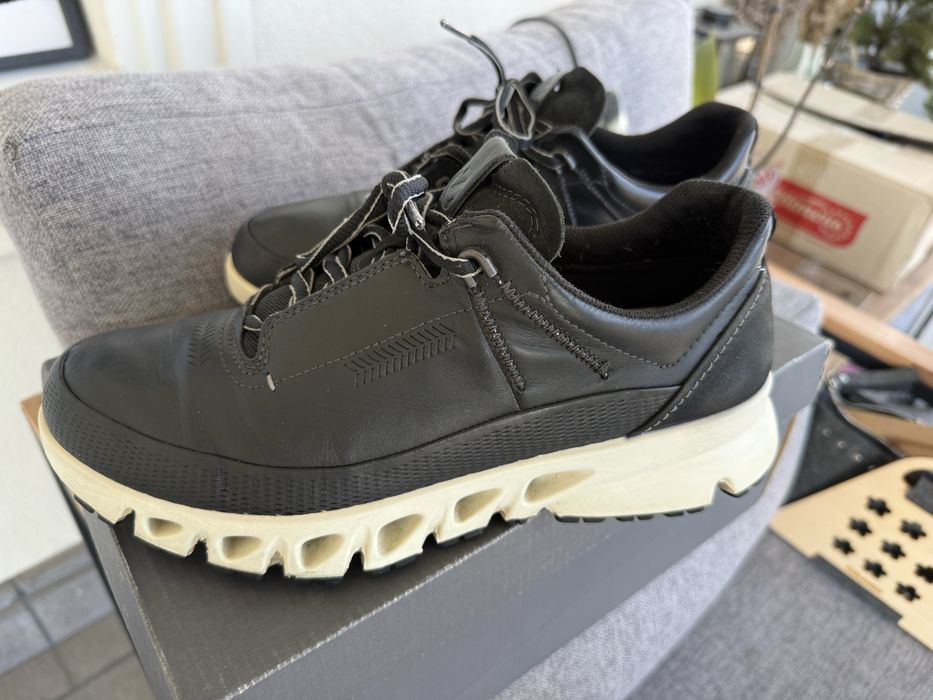 Продам кросівки Ecco
