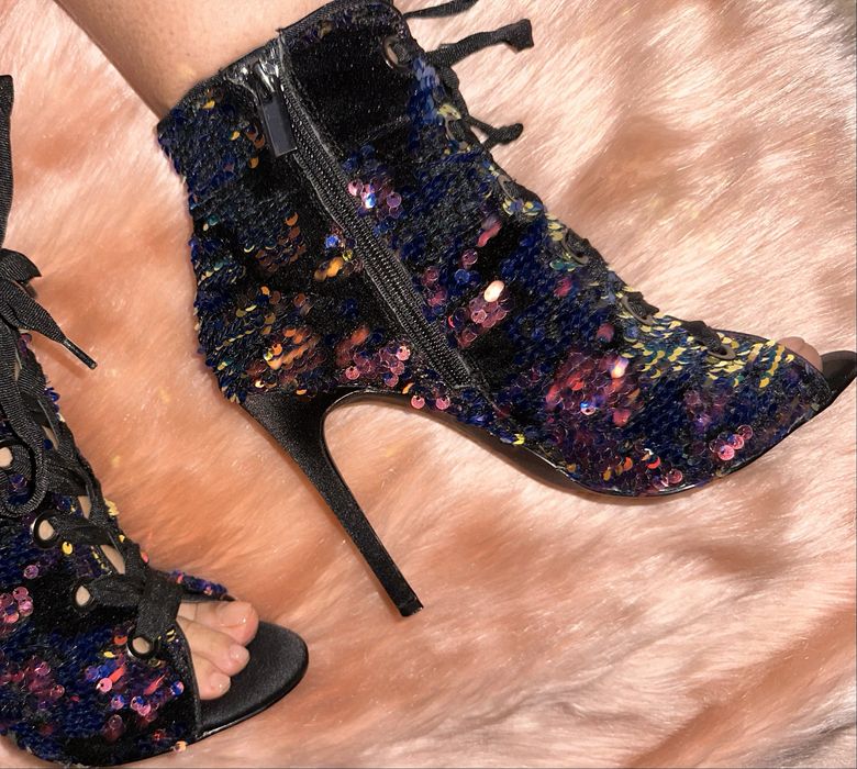 Шикарні ошатні святкові туфлі ботіки в паєтках 40 каблук