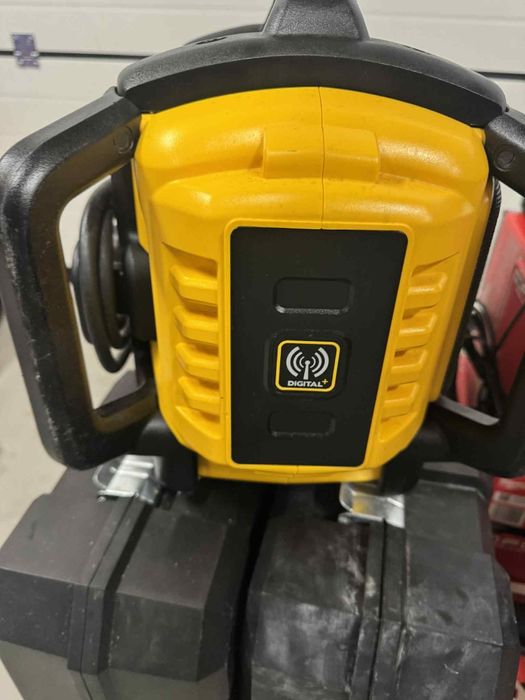 Radio Budowlane DeWalt DCR027 jak nowe ładuje baterie