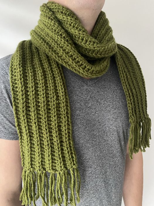 Шарф темно зелений,ручна робота