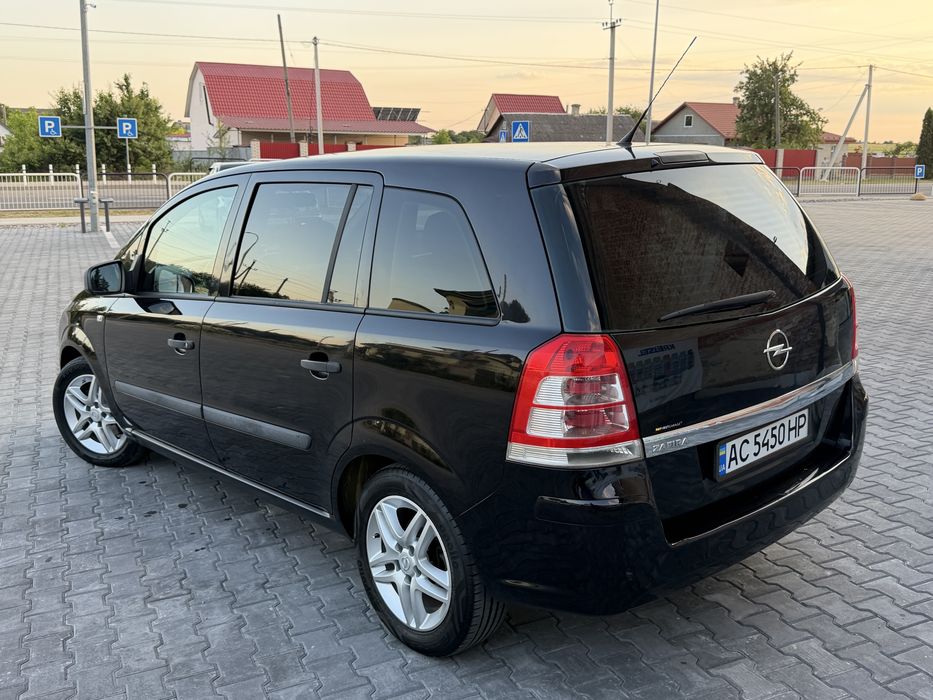 Opel Zafira 2010  рік 1,6 бенз 7 - місна