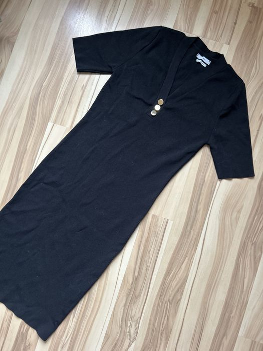 Czarna elegancka obcisła sukienka midi Reserved M L