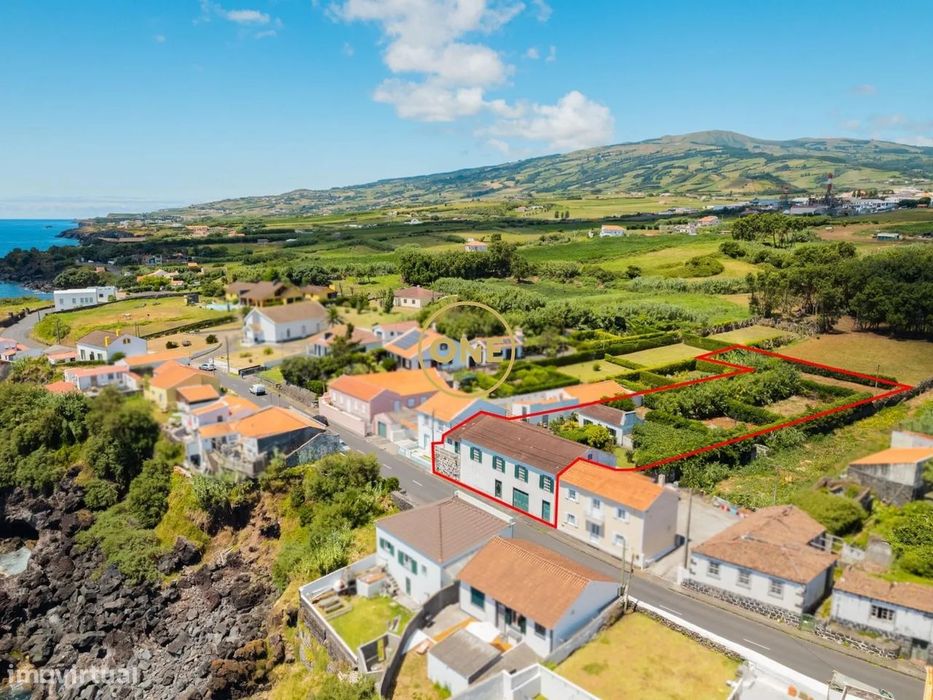4-Bedroom House with Sea View – Horta, Faial