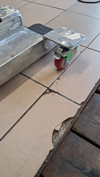 Platforma motocyklowa manewrowa, najazd rampa