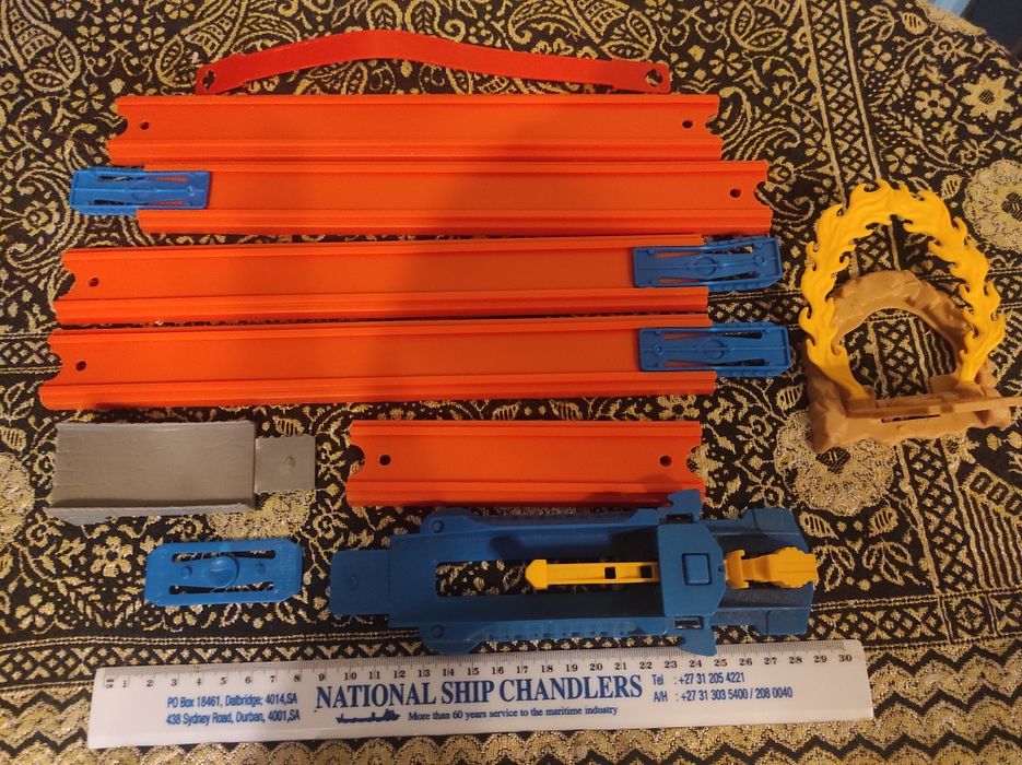 Машинки Hot Wheels и другие + дорога