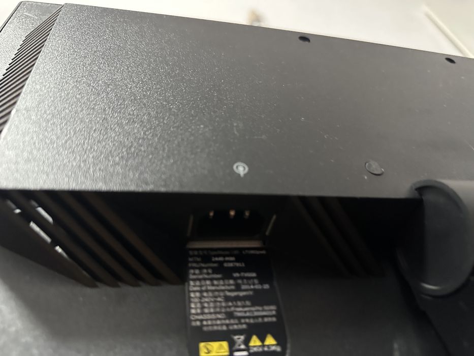 Monitor Lenovo com cabo