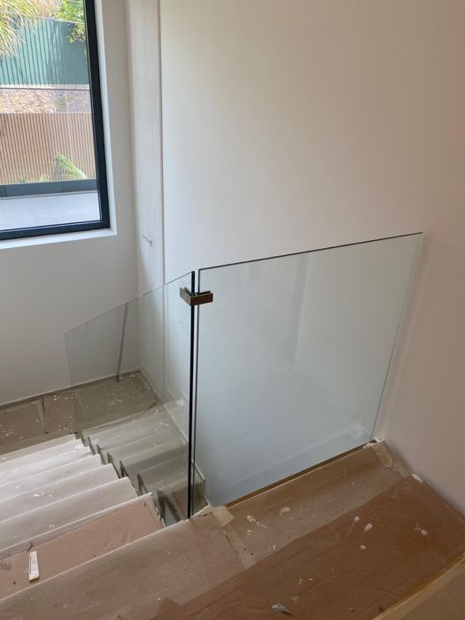 Famosa - Escadas em vidro