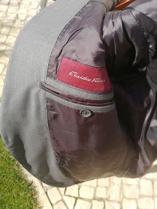 Fato para homen de cor cinzenta