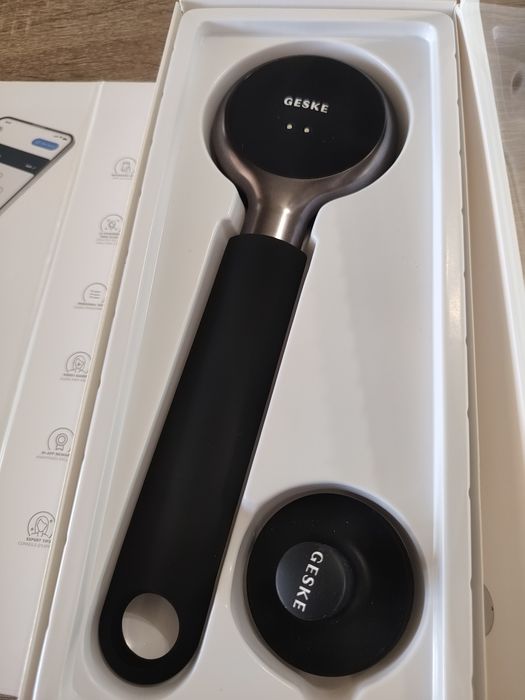 GESKE  Ультразвукова світлодіодна щітка для всього тіла GESKE Sonic LED Full-Body Brush&Intensive Exfoliator 9 в 1 black