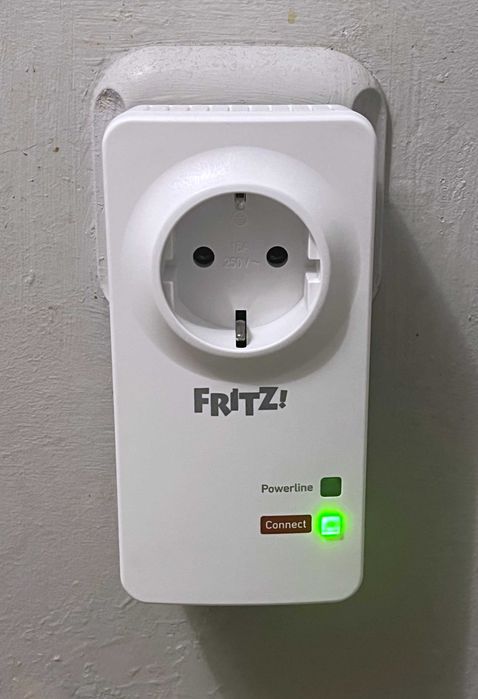 FRITZ! Powerline 1220 – adapter PLC 1200 Mb/s / 2x LAN / przelotowe gniazdko