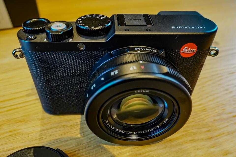Leica D-lux 8, como nova